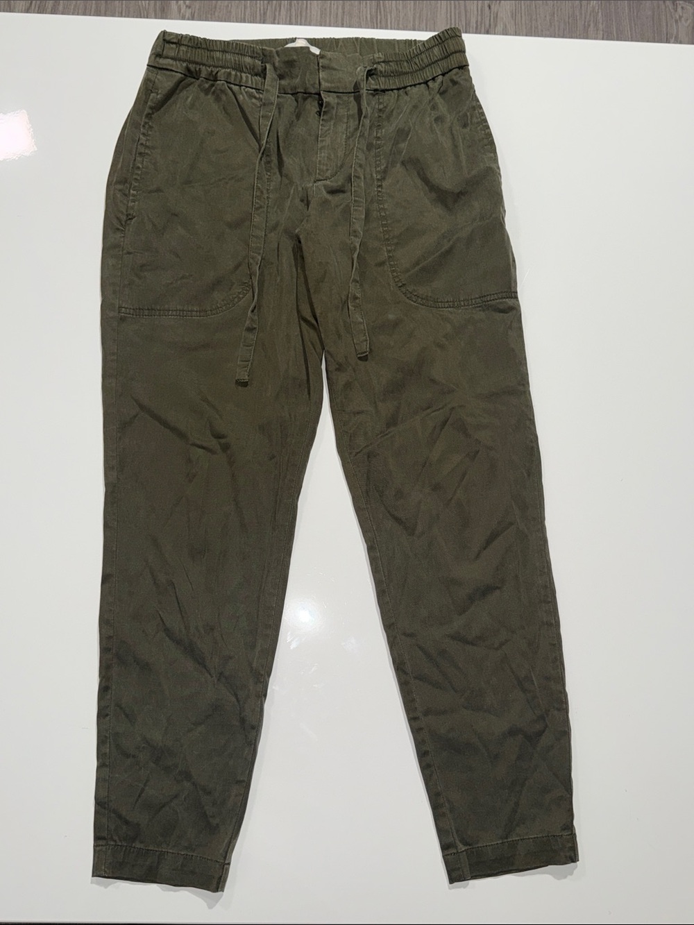 Lou & Grey fluid utility drawstring pants in an olive green shade women’s Size S